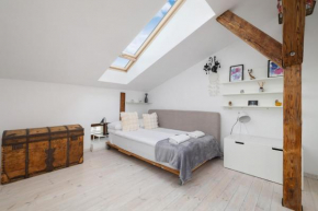 Klimatyzowane Studio do Pracy Zdalnej w Centrum Krakowa z Antresolą i Wanną by Noclegi Renters, Kraków